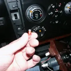 Gdzie są bezpieczniki w Suzuki Grand Vitara? Oto wszystko, co musisz wiedzieć