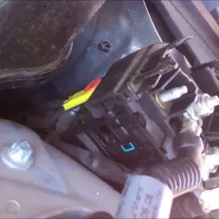 Gdzie są bezpieczniki w Mercedes C Klasa? Odkryj wszystkie lokalizacje