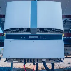 Jak falownik w fotowoltaice zmienia energię słoneczną w prąd?