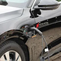 Zyski ze stacji ładowania pojazdów elektrycznych: jak zarabiać na dzierżawie gruntów i usługach ładowania