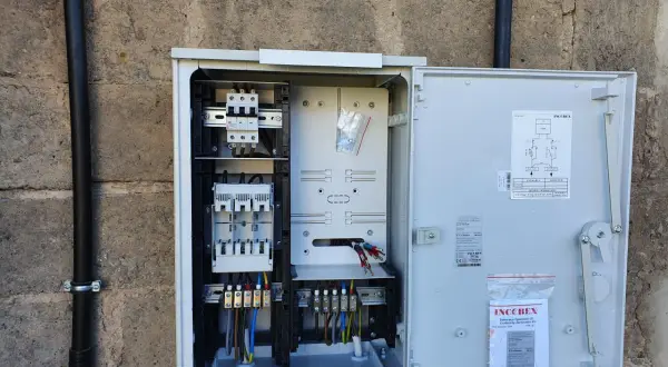 Jak podłączyć uziemienie w rozdzielni - uniknij niebezpieczeństw elektrycznych
