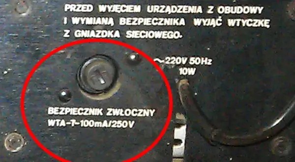 Gdzie jest bezpiecznik w telewizorze? Znajdź go łatwo i bezpiecznie