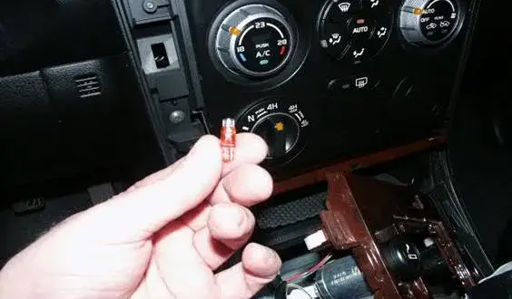 Gdzie są bezpieczniki w Suzuki Grand Vitara? Oto wszystko, co musisz wiedzieć