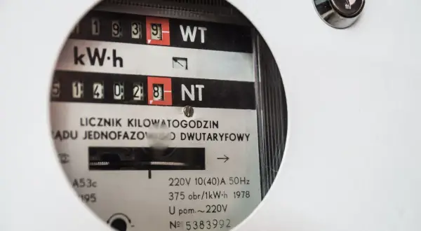 Jak zgłosić awarię prądu i uniknąć długiego oczekiwania na pomoc