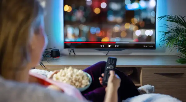 Ile prądu pobiera TV? Sprawdź, jak zaoszczędzić na rachunkach