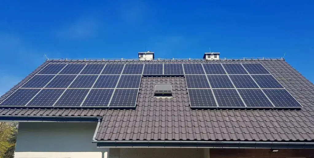 Ile energii rocznie z fotowoltaiki? Zaskakujące dane i fakty