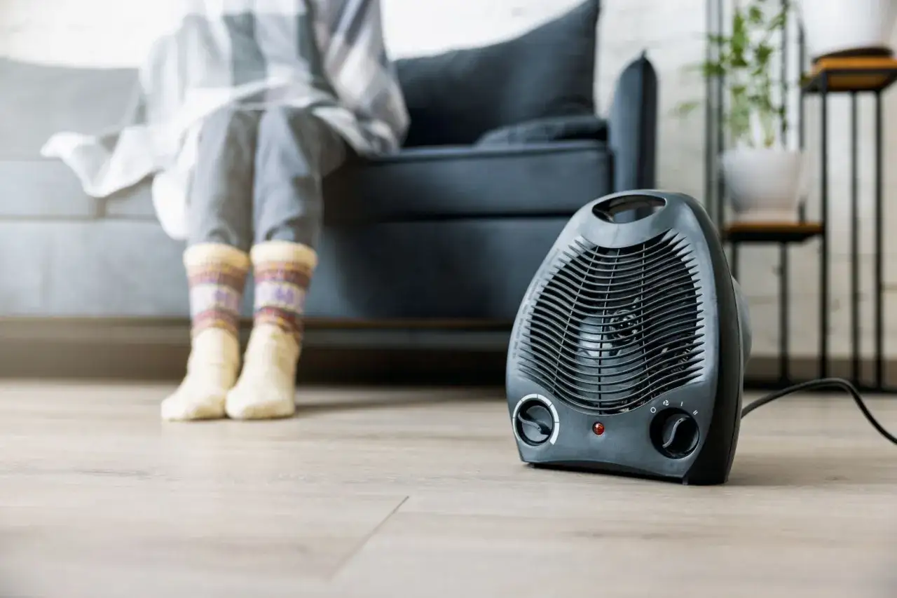 Zdjęcie Ile prądu zużywa grzejnik olejowy 1500W? Sprawdź koszty eksploatacji!